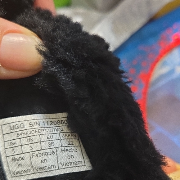 UGG Black Cozy Slippers with Plush Shearling - Picture 5 of 5